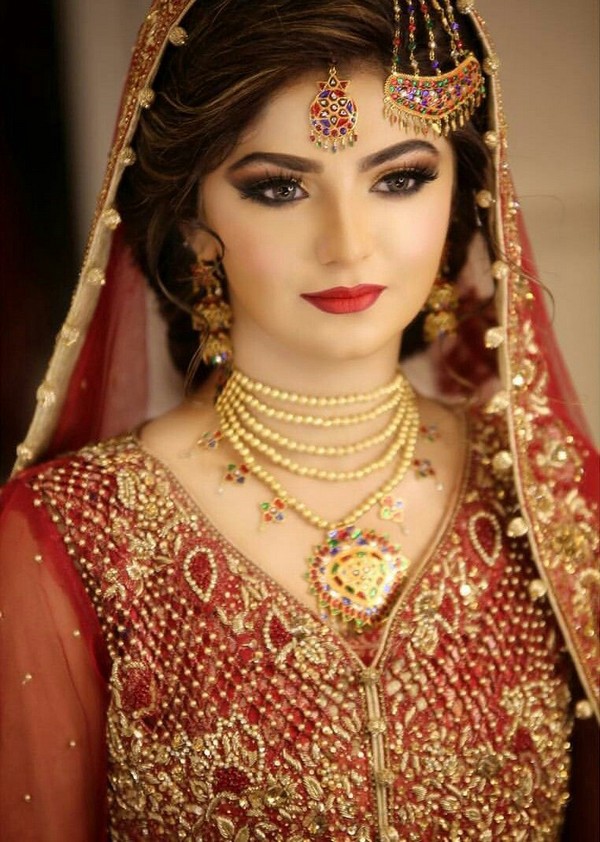 Latest Pakistani Bridal Makeup Looks Perfect for Bride on