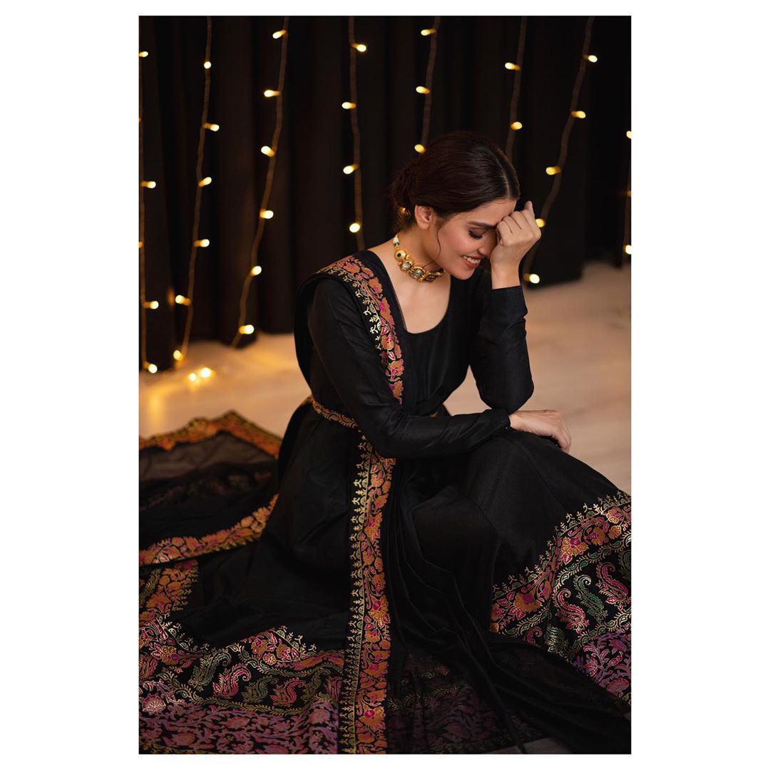Ayeza Khan Looks Stunning in Black Dress