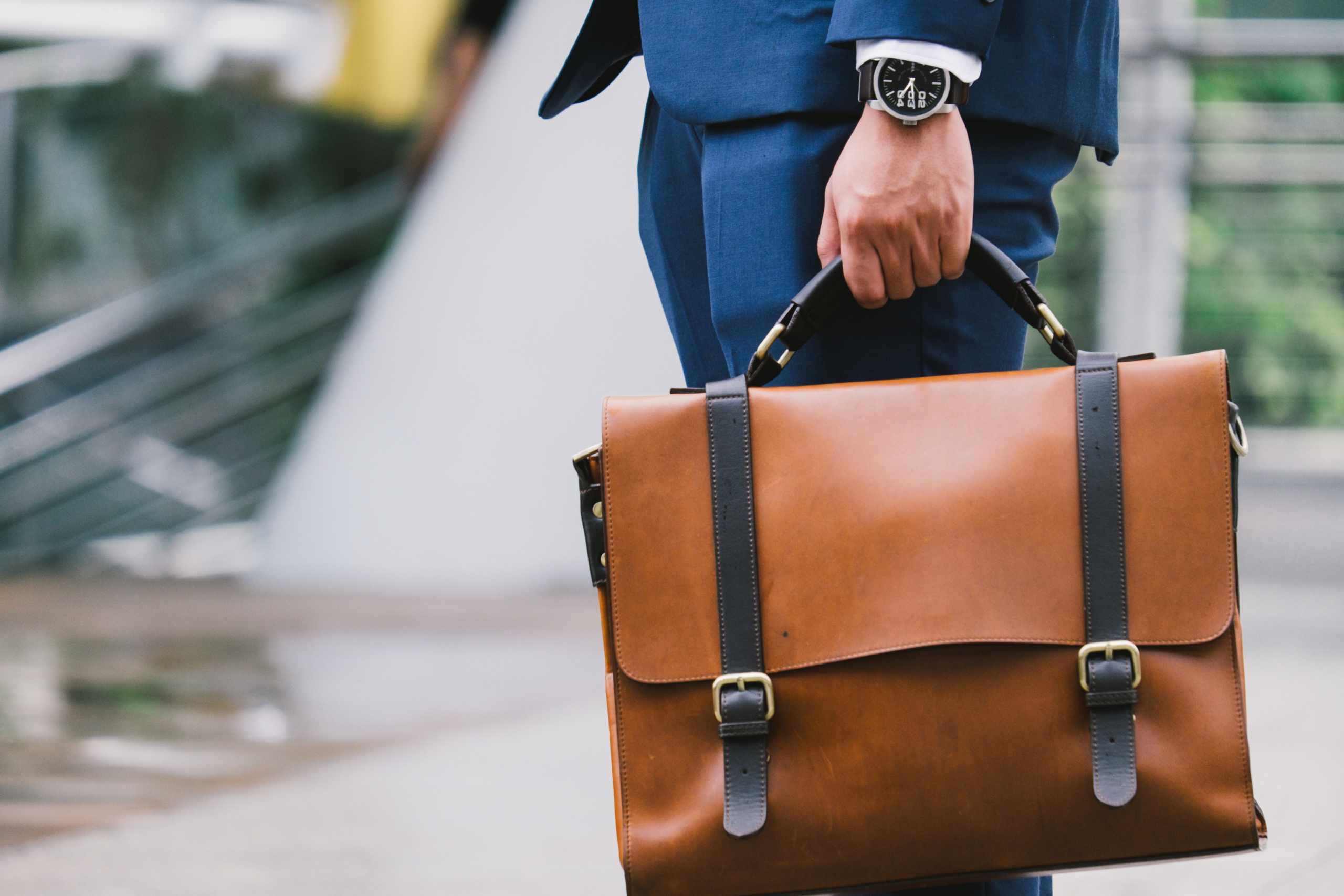 5 Best Men's Bags To Match Any Style